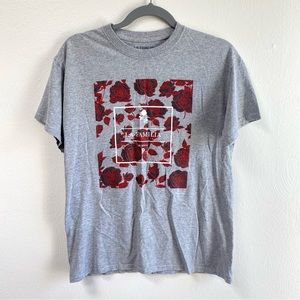 la familia grey heather rose screen print graphic men’s t-shirt